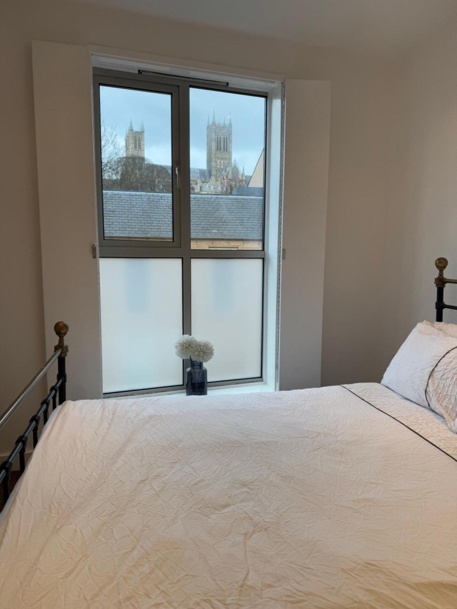 Central, Modern And Peaceful, Lovely Cathedral Views, Two-Bed Apartment With 40" Smart Tv & Free Onsite Parking Lincoln Dış mekan fotoğraf