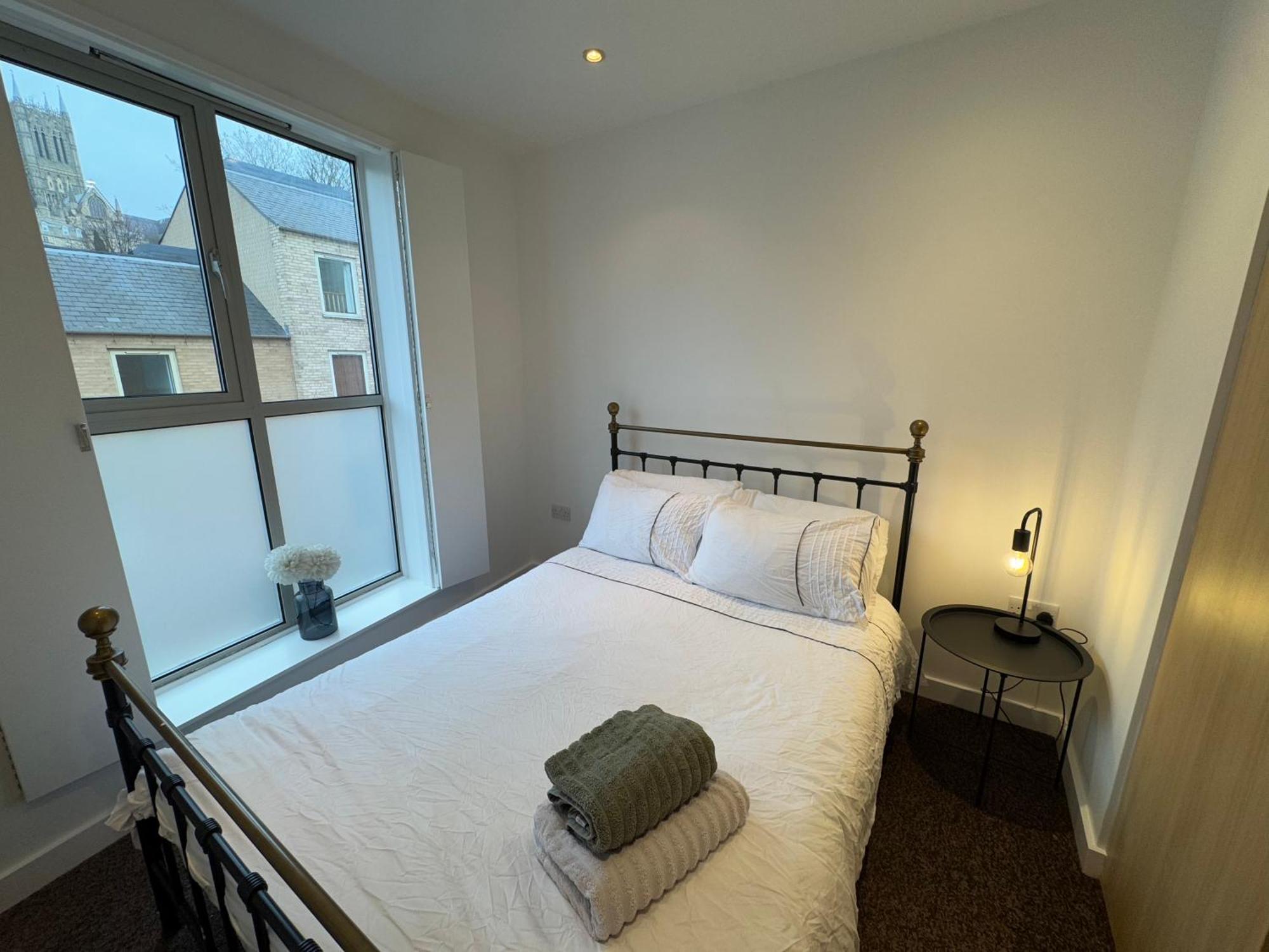 Central, Modern And Peaceful, Lovely Cathedral Views, Two-Bed Apartment With 40" Smart Tv & Free Onsite Parking Lincoln Dış mekan fotoğraf